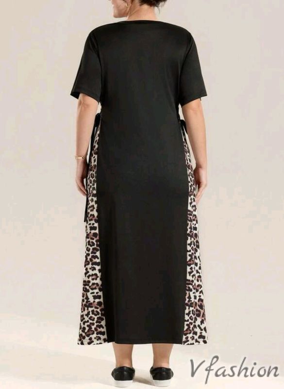 Еластична рокля с леопардови акценти