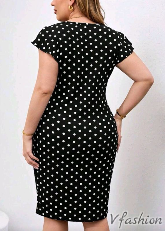Еластична рокля на точки - черна