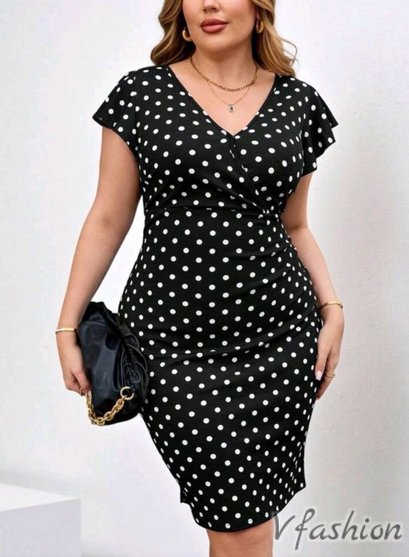 Еластична рокля на точки - черна