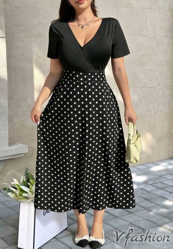 Разкроена рокля на точки