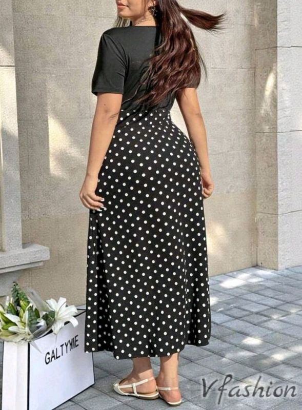 Разкроена рокля на точки