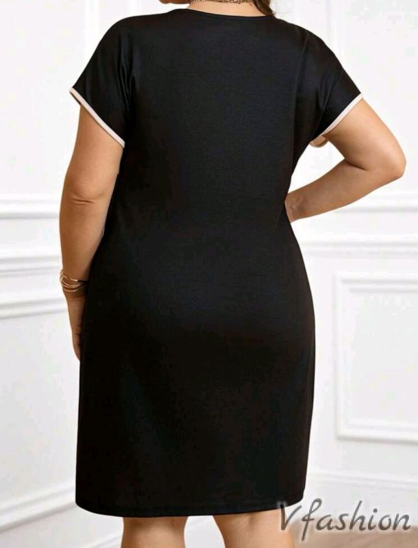 Елегантна рокля с геометричен принт