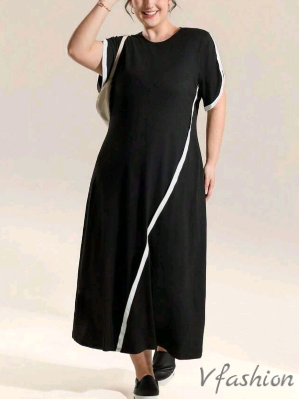 Еластична рокля с акценти