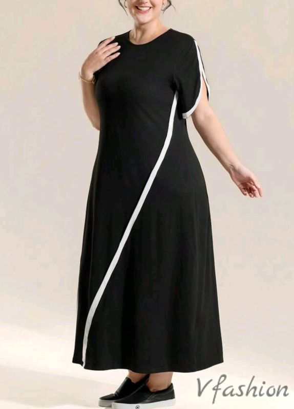 Еластична рокля с акценти