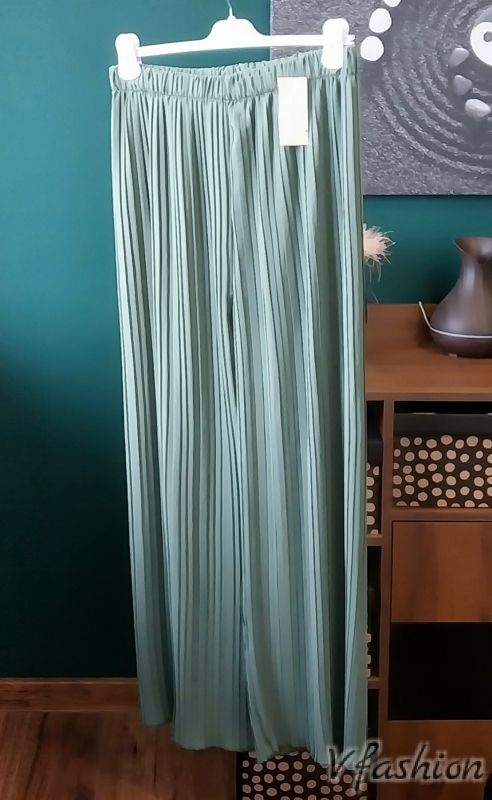 Комплект панталон солей и ефирна блуза - зелен