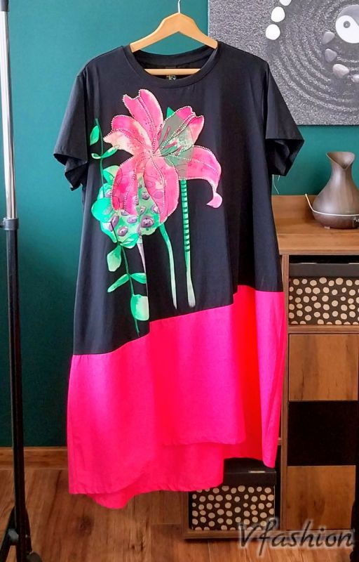 Памучна рокля с принт - черно и розово