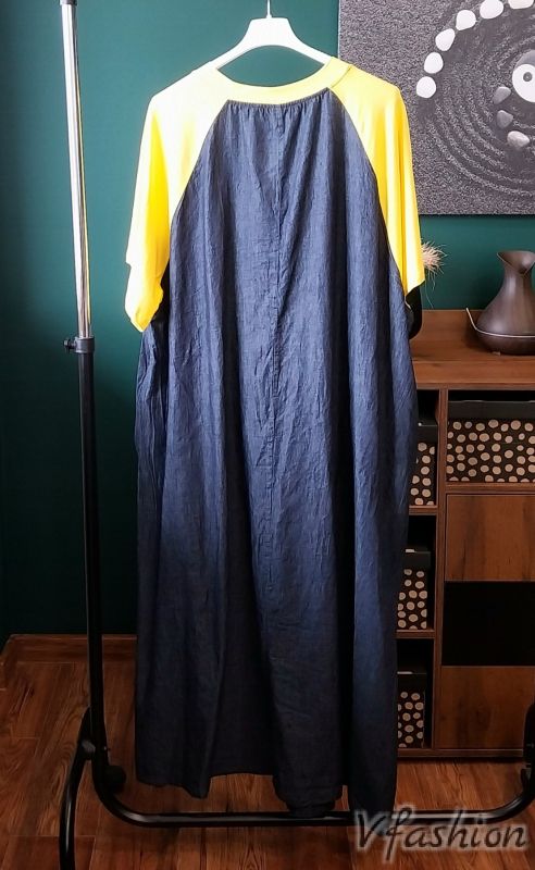 Дънкова рокля с цветни усмивки