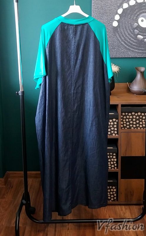 Дънкова рокля с цветни усмивки