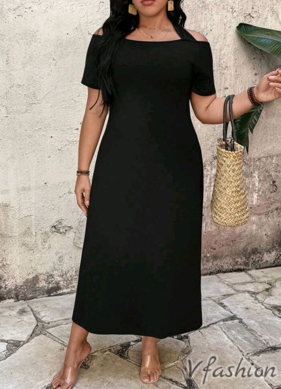 Еластична рокля с интересен гръб