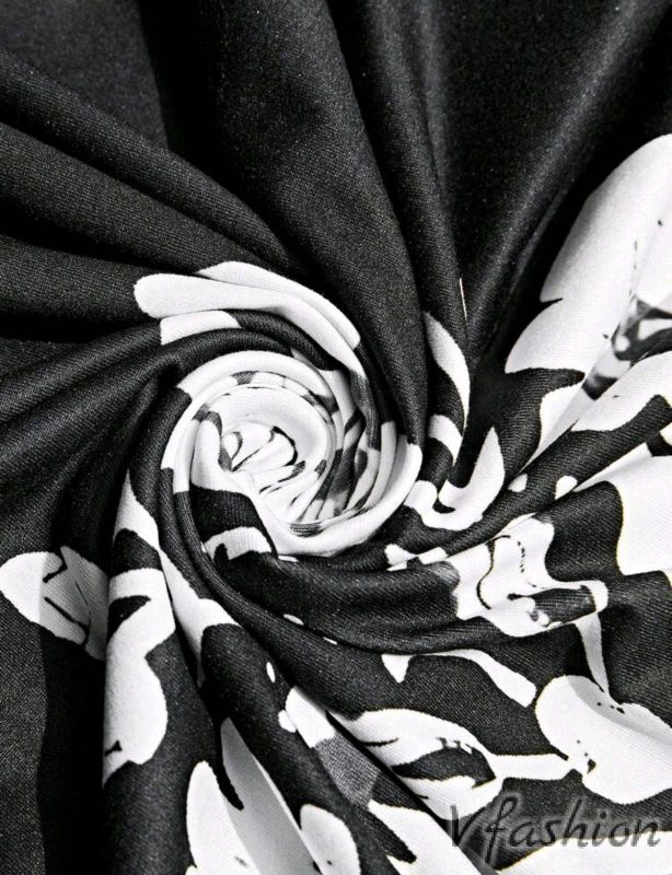 Еластична рокля в черно и бяло