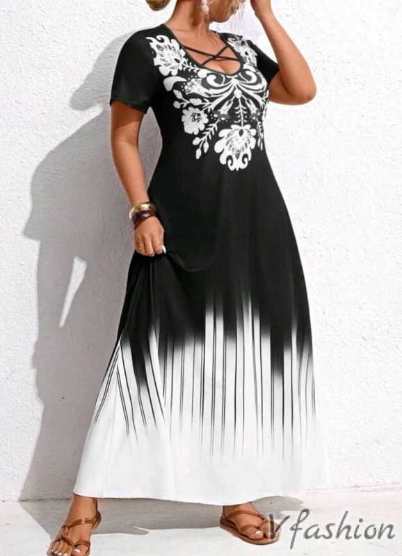 Еластична рокля в черно и бяло