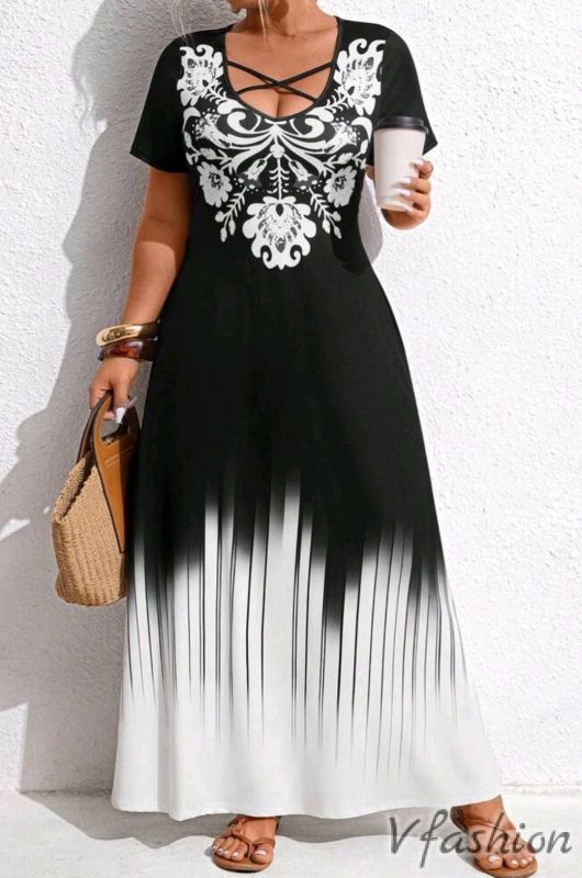 Еластична рокля в черно и бяло