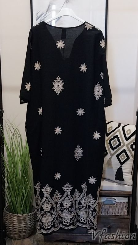 Памучна рокля с бродерии - черна