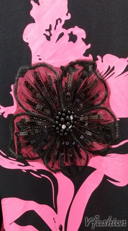 Памучна рокля с цвете от пайети