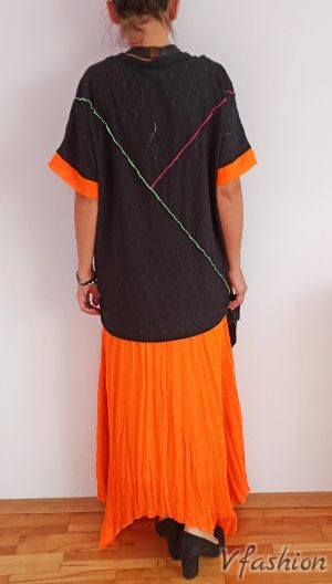 Дълга рокля с висящ джоб - черно и оранжево - 175482
