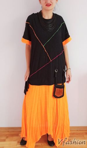 Дълга рокля с висящ джоб - черно и оранжево - 175482